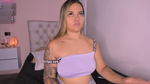 Mariana Roe online show from December 22, 4:27 pm