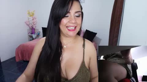 Snapshot of mariana_beltrann chatting on October 3, 5:45 am Mariana online show from October 3, 5:45 am