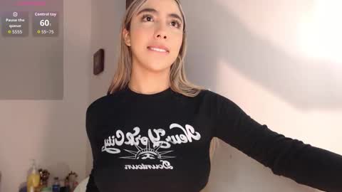 Snapshot of mariana_es chatting on September 25, 12:21 am Mariana online show from September 25, 12:21 am