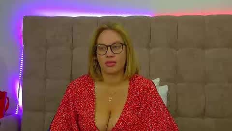 Snapshot of marianeumann chatting on October 16, 7:11 am Maria online show from October 16, 7:11 am