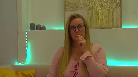 Snapshot of marianeumann chatting on March 9, 6:21 pm Maria online show from March 9, 6:21 pm