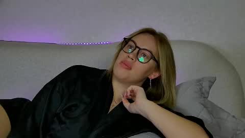 Snapshot of marianeumann chatting on September 25, 7:40 am Maria online show from September 25, 7:40 am