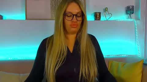 Snapshot of marianeumann chatting on February 19, 4:55 pm Maria online show from February 19, 4:55 pm