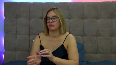 Snapshot of marianeumann chatting on September 24, 7:29 am Maria online show from September 24, 7:29 am
