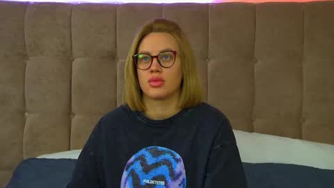 Snapshot of marianeumann chatting on September 19, 7:18 am Maria online show from September 19, 7:18 am