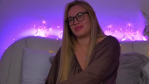 Snapshot of marianeumann chatting on December 28, 4:51 am Maria online show from December 28, 4:51 am