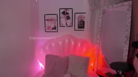 Snapshot of mariannelove77 chatting on October 20, 7:33 am marianne online show from October 20, 7:33 am
