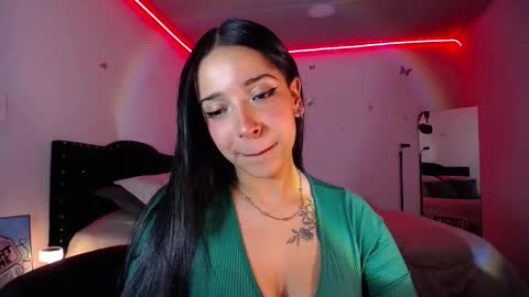 Snapshot of marie_daved chatting on February 9, 4:46 am Nicolle online show from February 9, 4:46 am