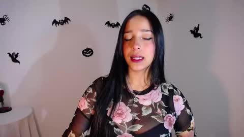 Snapshot of marie_daved chatting on October 30, 1:30 am Nicolle online show from October 30, 1:30 am