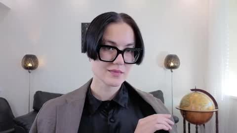 Marie Fitch online show from June 5, 3:32 am