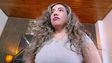 marie_hss online show from February 17, 8:30 pm