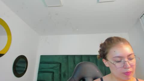 Mariee online show from April 3, 6:28 pm