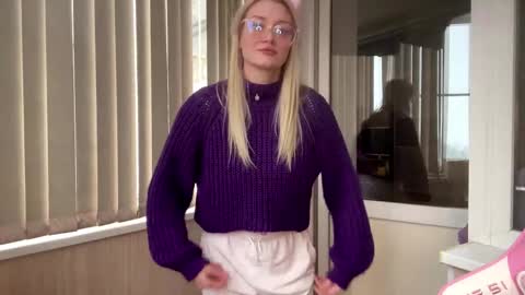 Hey Im Ash  I think together we can hit first 10 thumbs up online show from February 27, 11:10 am