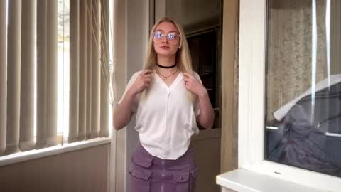 Hey Im Ash  I think together we can hit first 10 thumbs up online show from February 26, 11:09 am