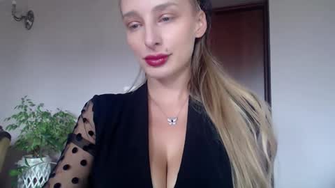 Snapshot of marilyndevilish chatting on October 16, 7:22 am MarilynDevilish online show from October 16, 7:22 am