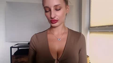 Snapshot of marilyndevilish chatting on September 17, 7:28 am MarilynDevilish online show from September 17, 7:28 am