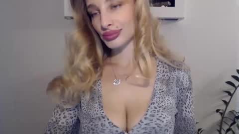 Snapshot of marilyndevilish chatting on January 10, 7:46 am MarilynDevilish online show from January 10, 7:46 am