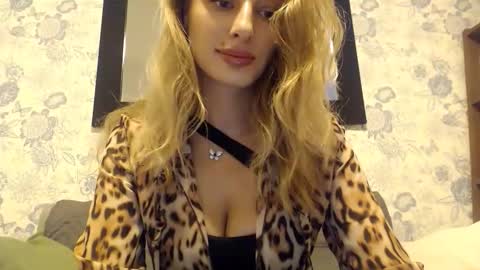 Snapshot of marilyndevilish chatting on October 29, 2:38 am MarilynDevilish online show from October 29, 2:38 am