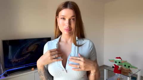 Mia online show from October 30, 9:11 am