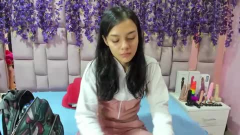 Snapshot of marlyanal chatting on December 17, 1:49 pm Marly Anal  online show from December 17, 1:49 pm