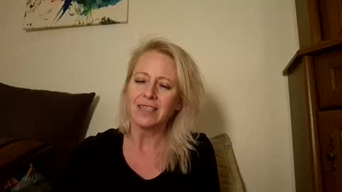 Snapshot of marrygorund chatting on October 2, 11:54 pm MaryGoRound online show from October 2, 11:54 pm