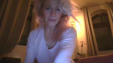 Snapshot of marrygorund chatting on January 17, 12:10 am MaryGoRound online show from January 17, 12:10 am