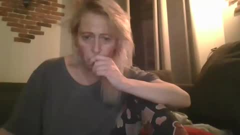 Snapshot of marrygorund chatting on February 3, 2:25 am MaryGoRound online show from February 3, 2:25 am