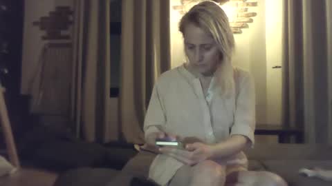 Snapshot of marrygorund chatting on February 24, 2:59 am MaryGoRound online show from February 24, 2:59 am