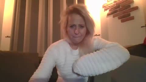 Snapshot of marrygorund chatting on March 2, 1:47 am MaryGoRound online show from March 2, 1:47 am