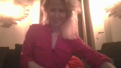 Snapshot of marrygorund chatting on February 13, 2:23 am MaryGoRound online show from February 13, 2:23 am