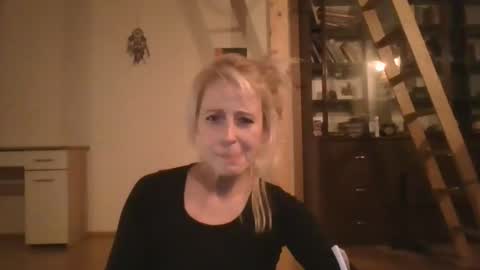 Snapshot of marrygorund chatting on March 1, 1:11 am MaryGoRound online show from March 1, 1:11 am