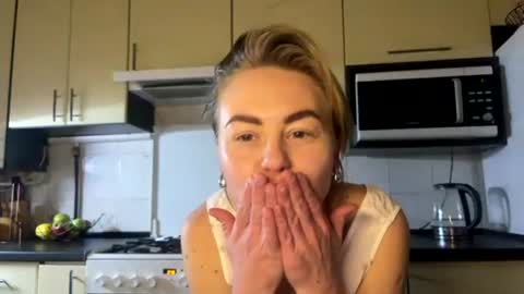 Marta online show from April 1, 8:39 pm