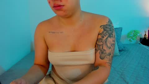 C A R O L I N A  online show from April 9, 10:53 am