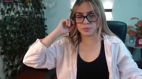 M A R T I N A online show from April 2, 3:59 am