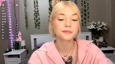 Lisa online show from February 15, 12:15 pm