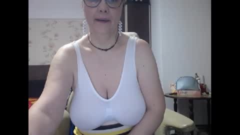 Snapshot of mary_x chatting on January 17, 3:45 am Mary online show from January 17, 3:45 am