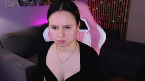 Mary online show from February 25, 3:21 pm