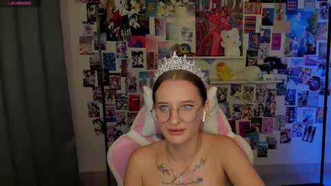Snapshot of maryyy_may chatting on September 18, 4:49 pm maryyy_may online show from September 18, 4:49 pm