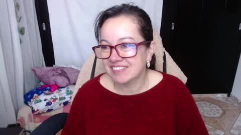 Snapshot of mature_wolf chatting on December 12, 12:55 pm Sonia online show from December 12, 12:55 pm