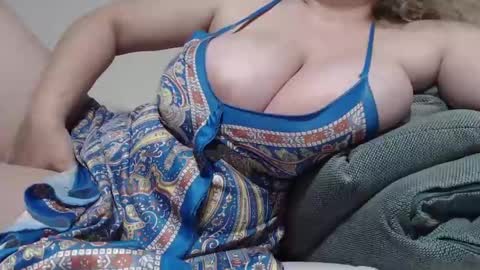 Snapshot of matureboobsbig chatting on January 29, 1:05 am matureboobsbig online show from January 29, 1:05 am