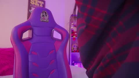 MAVY online show from February 4, 9:18 pm