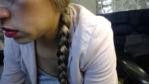 Maya online show from October 3, 1:16 pm