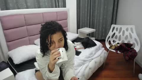 Snapshot of mayaa_ross chatting on February 6, 1:38 am Maya online show from February 6, 1:38 am