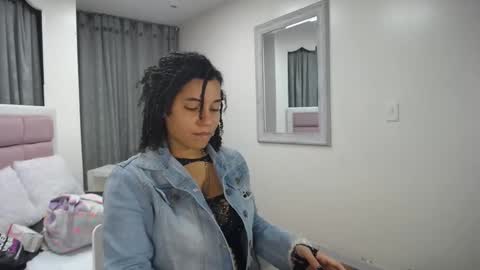 Snapshot of mayaa_ross chatting on February 4, 12:40 am Maya online show from February 4, 12:40 am