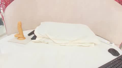 M A Y A  B A K E R online show from September 23, 11:36 pm