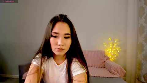 Mia online show from February 5, 1:14 pm