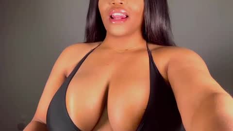 MayBabi online show from February 7, 11:01 am