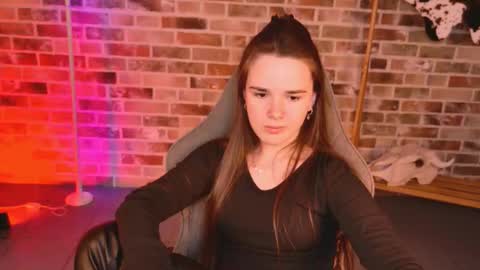 maybloom_ online show from March 23, 12:11 pm