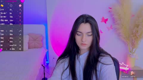 Dina online show from April 13, 9:15 pm