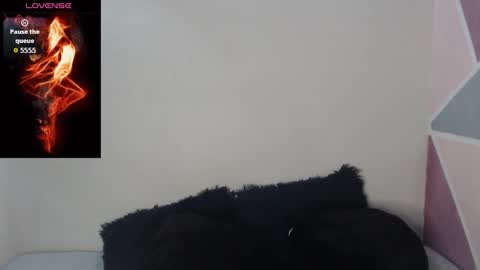 Snapshot of megan_coop3r_ chatting on October 20, 5:32 am Megan and sophi online show from October 20, 5:32 am